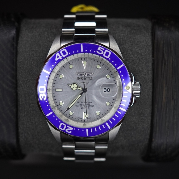 Vintage Invicta 14123 Professional Diver Men's Quartz Wristwatch Japan Steel